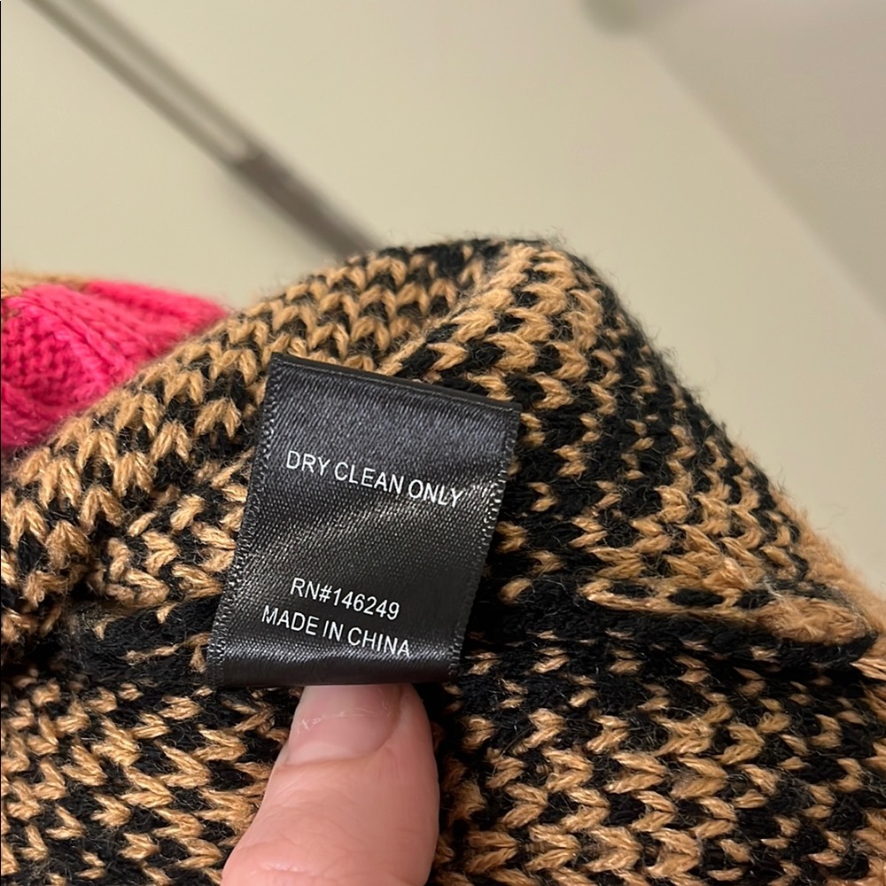 Aakaa: Women's Leopard Print Sweater - Black and Tan with Pink Accents - Picture 6 of 7